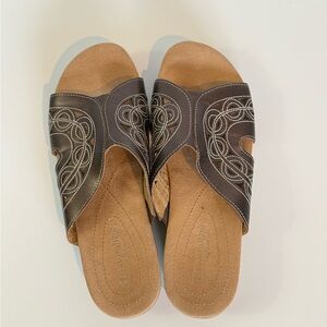Naturalizer N5 Comfort Brown Leather Embroidered Sandals